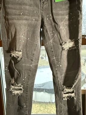 Almost Famous Distressed Skinny Jeans in Dark Gray with White Paint splatter 🫟